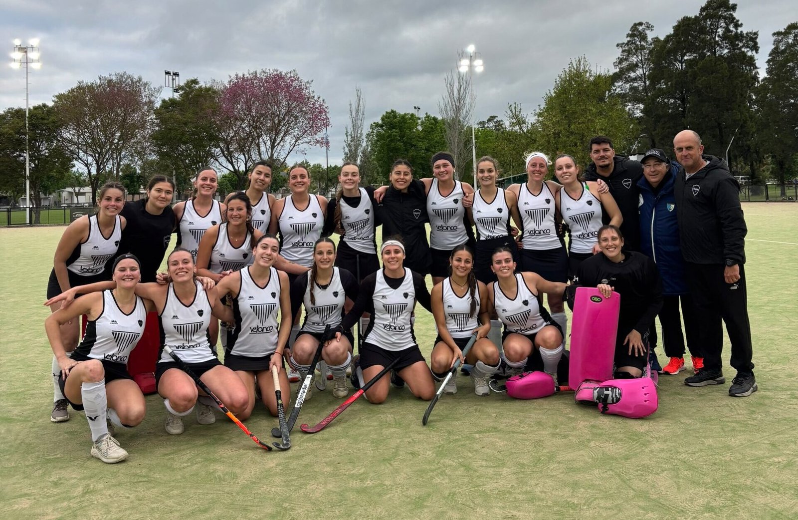Hockey: Alma Juniors se afianza en la cima tras una intensa doble jornada de la Copa Sanatorio Garay