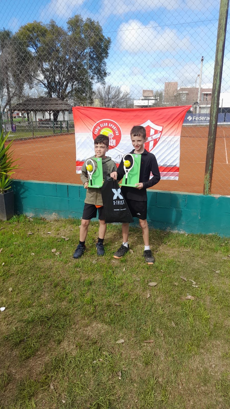 El esperancino Bernardo Rodriguez fue campeón por partida doble en un nuevo Torneo Abierto de la Liga de Tenis del Litoral