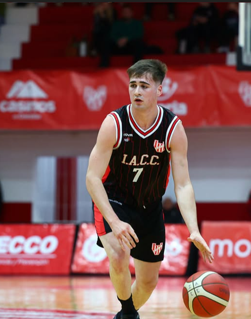 Lucas Andersson sumó minutos en el agónico triunfo de Instituto ante Ferro por la Liga Nacional de Básquet
