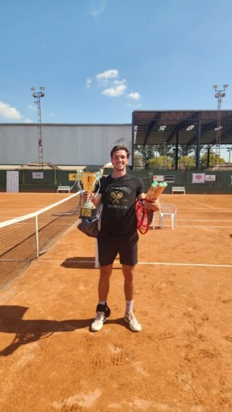 Francisco Gay brilló en Las Varillas y logró su segundo título profesional de la temporada