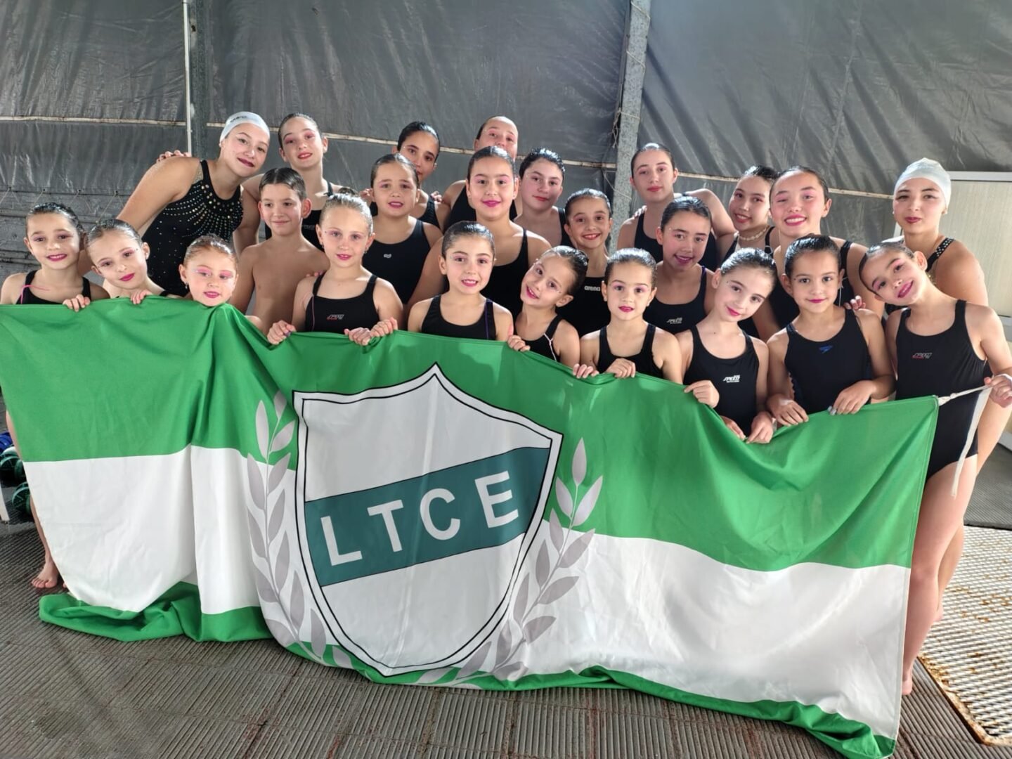 NUEVO ENCUENTRO DE ESCUELA DE NATACIÓN ARTISTICA EN EL LTCE