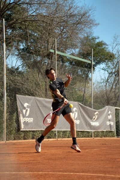 Tenis: Francisco Gay pisa fuerte en Las Varillas y se instala en la gran final