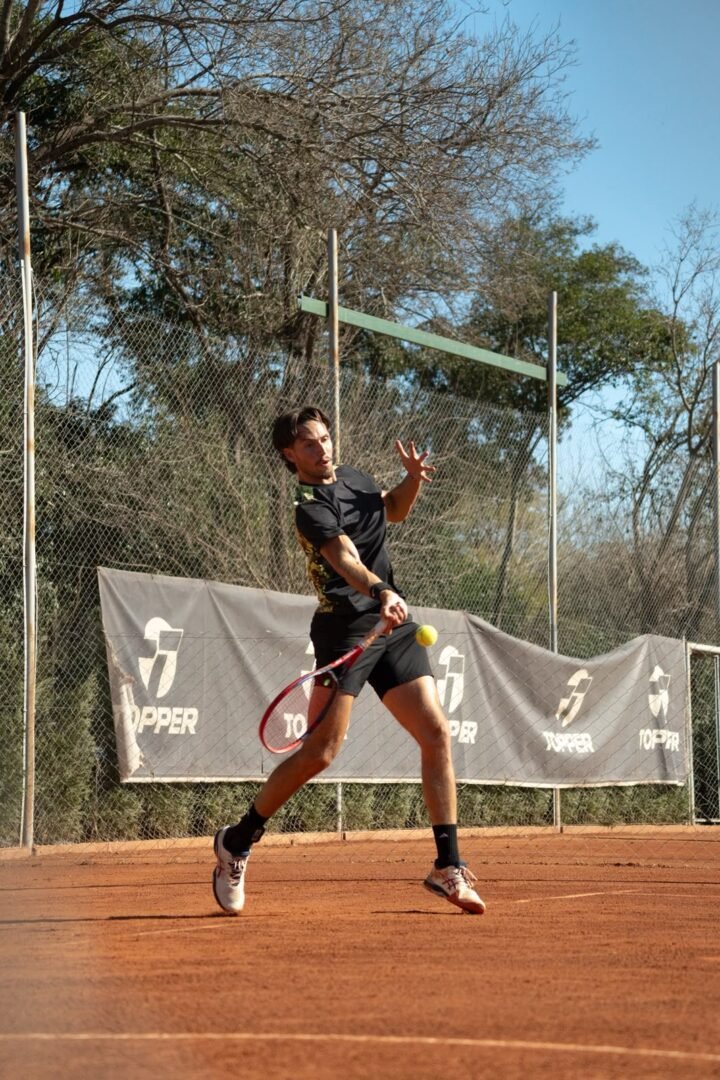 Tenis: Francisco Gay pisa fuerte en Las Varillas y se instala en la gran final