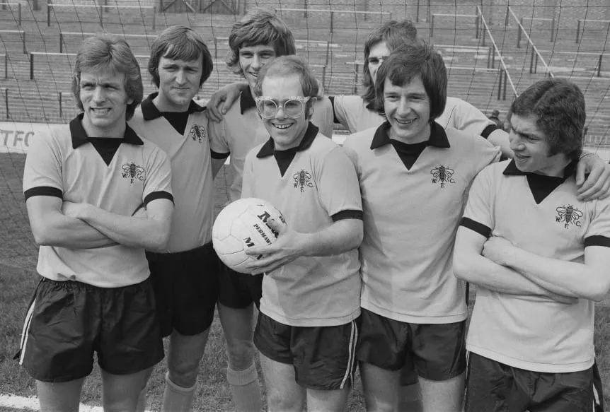 Watford FC, el puente que Elton John tendió con su padre y le terminó salvando la vida