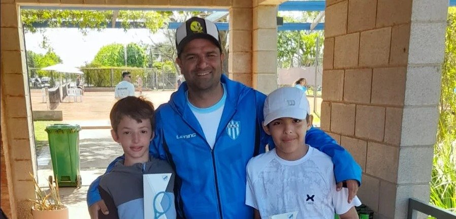 Pérez y Rodríguez celebraron en El Trébol: brillante actuación del LTCE en el 9° Abierto