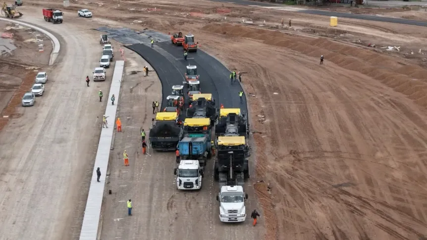 Impresionante ingeniería en el autódromo de Buenos Aires para colocar 43 mil toneladas de asfalto